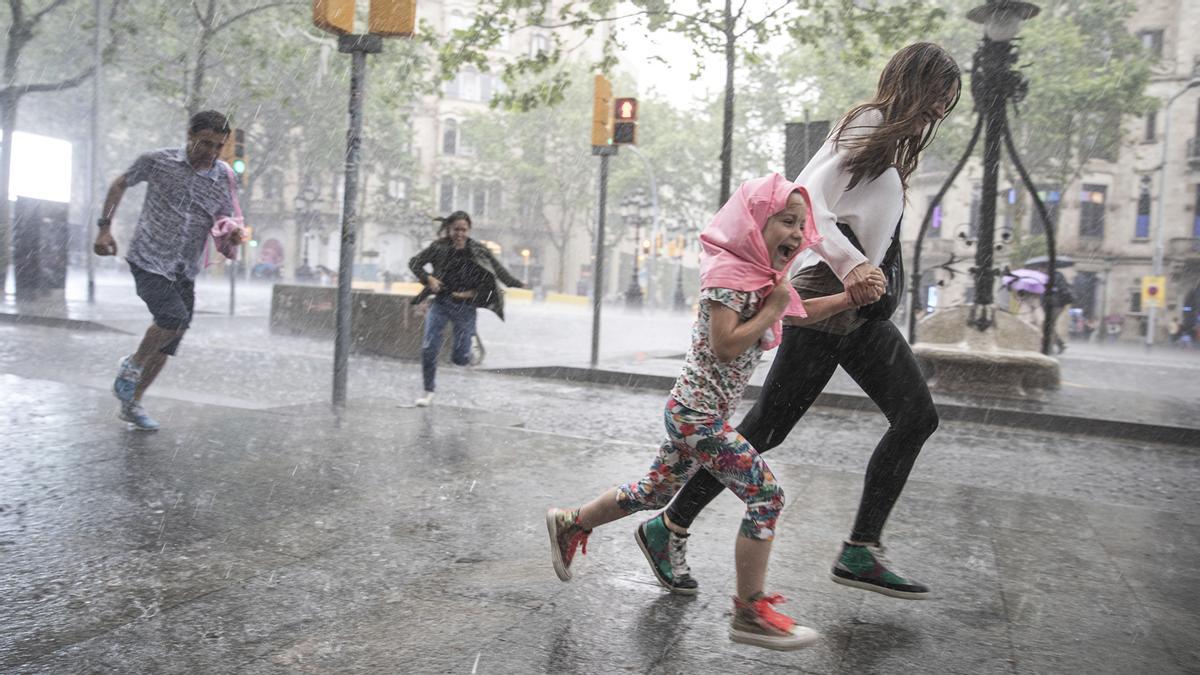 La lluvia por fin llega a Barcelona