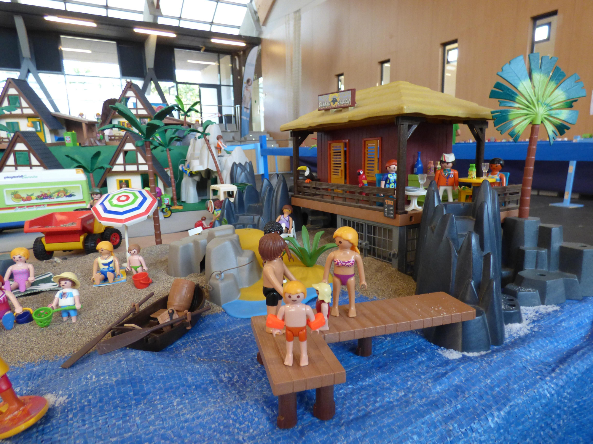 Els clicks arriben a Sant Pere Pescador en la seva primera Fira de Playmobil