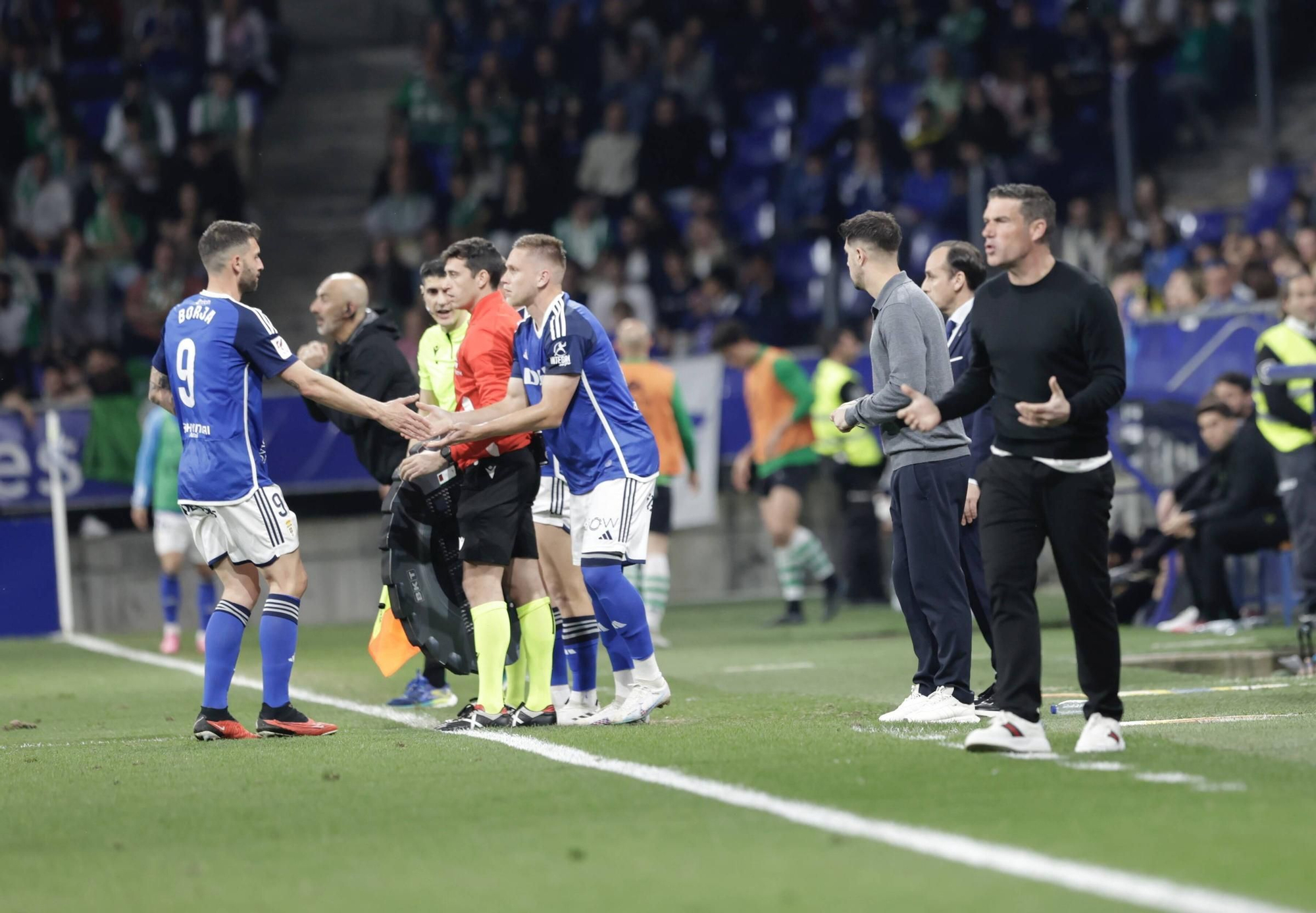 EN IMÁGENES: Partido y ambientazo del Real Oviedo-Racing de Santander disputado en el Tartiere