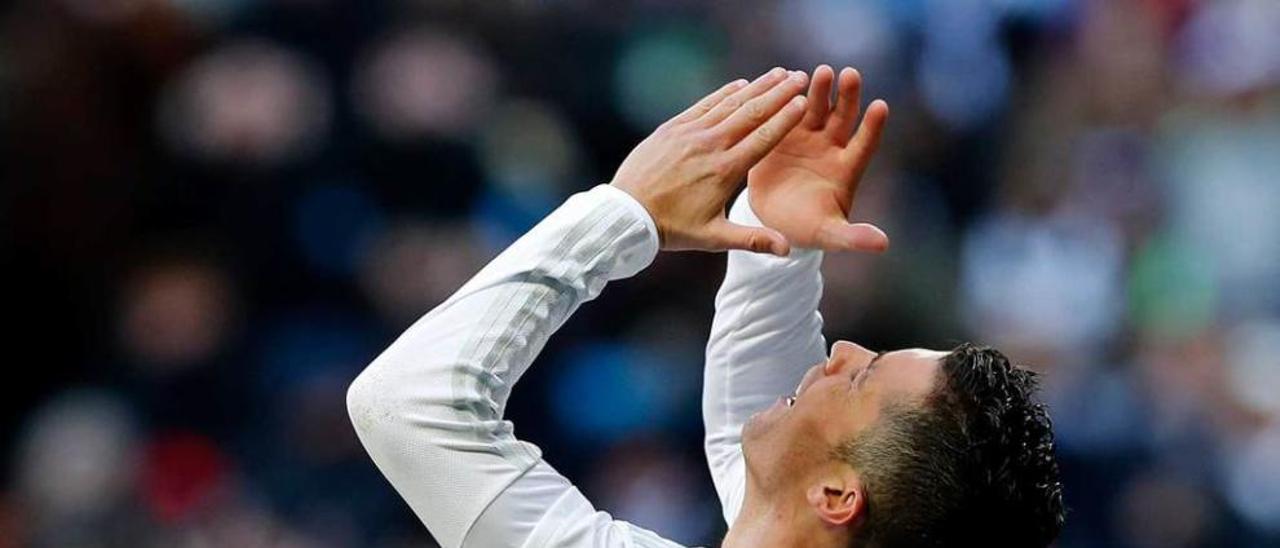 Un gesto de desesperación de Cristiano Ronaldo durante el partido.