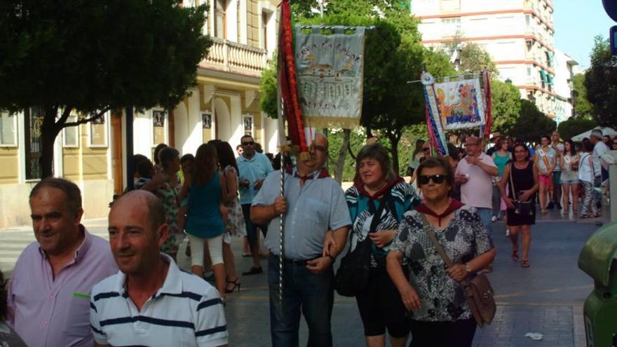 Romeros de Yecla caminan  al encuentro de San Isidro