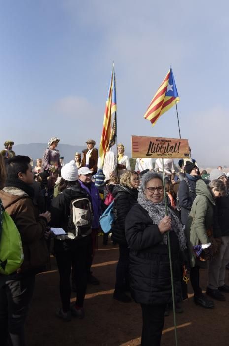 Lledoners s'omple de gegants i gegantons en una trobada inèdita