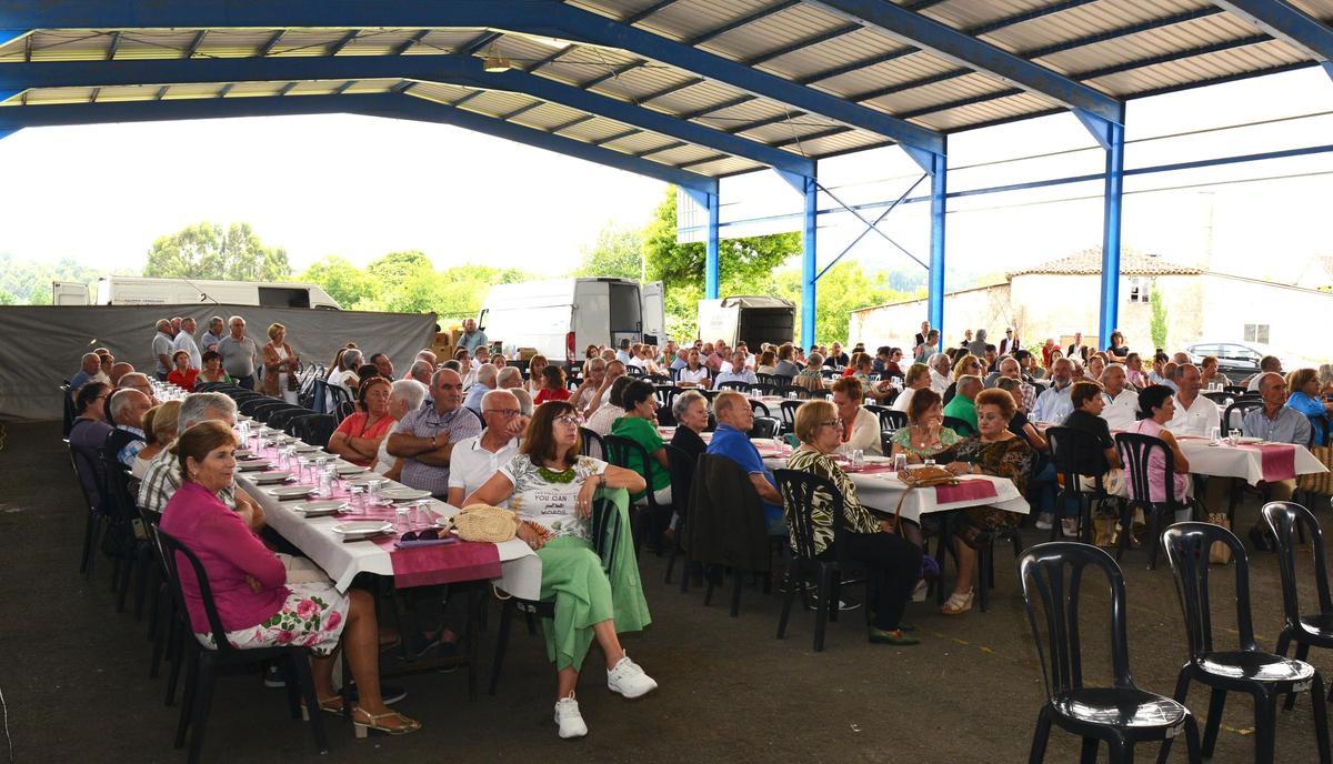 Públicos asistente al evento, que contó con una comida de confraternización.