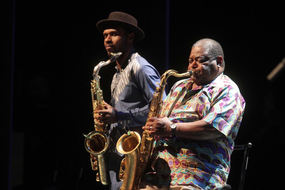 Cheikh Lô agradece el Premio Especial con un derroche de su voz comprometida