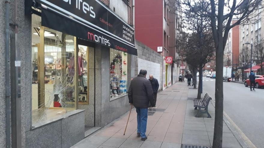 Nuevo robo en los comercios de La Calzada (Gijón): &quot;Vamos a tener que acabar durmiendo en los negocios&quot;