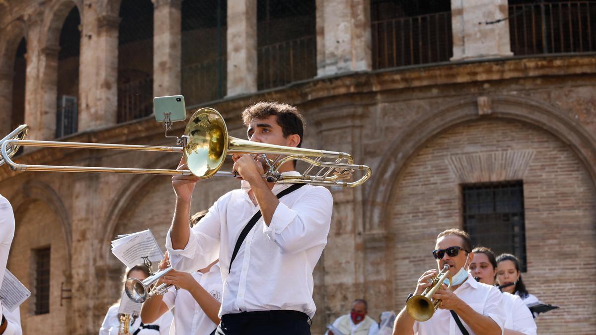 Búscate en el segundo día de Ofrenda por las calles del Mar y Avellanas (entre las 10:00 y 11:00 horas)