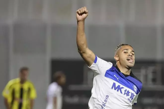 Mariano se cierra en banda y agrava los problemas del Alavés