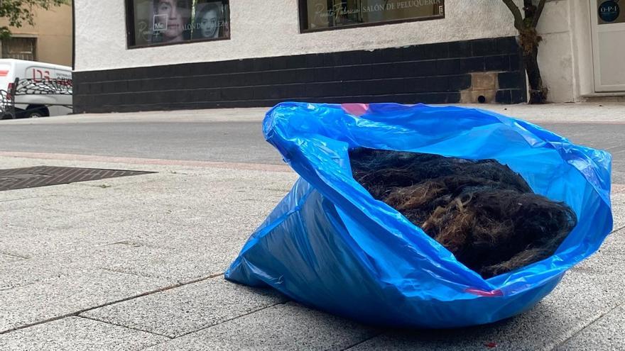 Siete peluquerías de Cáceres, unidas en una iniciativa pionera para el reciclaje del cabello