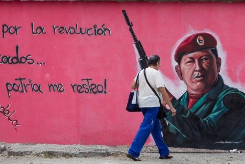 Los murales con la imagen de Chávez son constantes en las calles de Venezuela. El país rinde tributo así a la figura del presidente fallecido hace ahora dos años