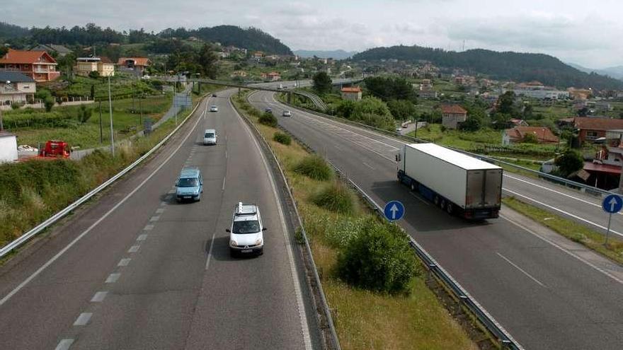 Tramo de la autopista en Santa Cristina de Cobres, Vilaboa.  // Gustavo Santos