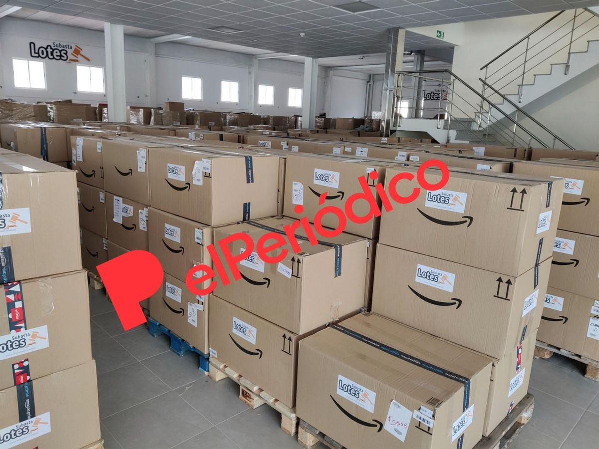 Vista del almacén de palés de productos devueltos de Amazon de la empresa Subastalotes.com, radicada en Alicante, una de las empresas más potentes del sector.