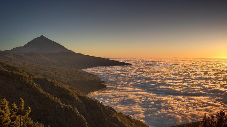 Archivo - Teide, con el mar de nubes