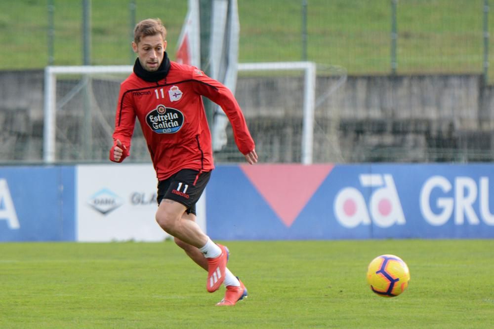 El preparador deportivista, Natxo González, ha facilitado la convocatoria del equipo coruñés tras el entrenamiento de esta mañana.