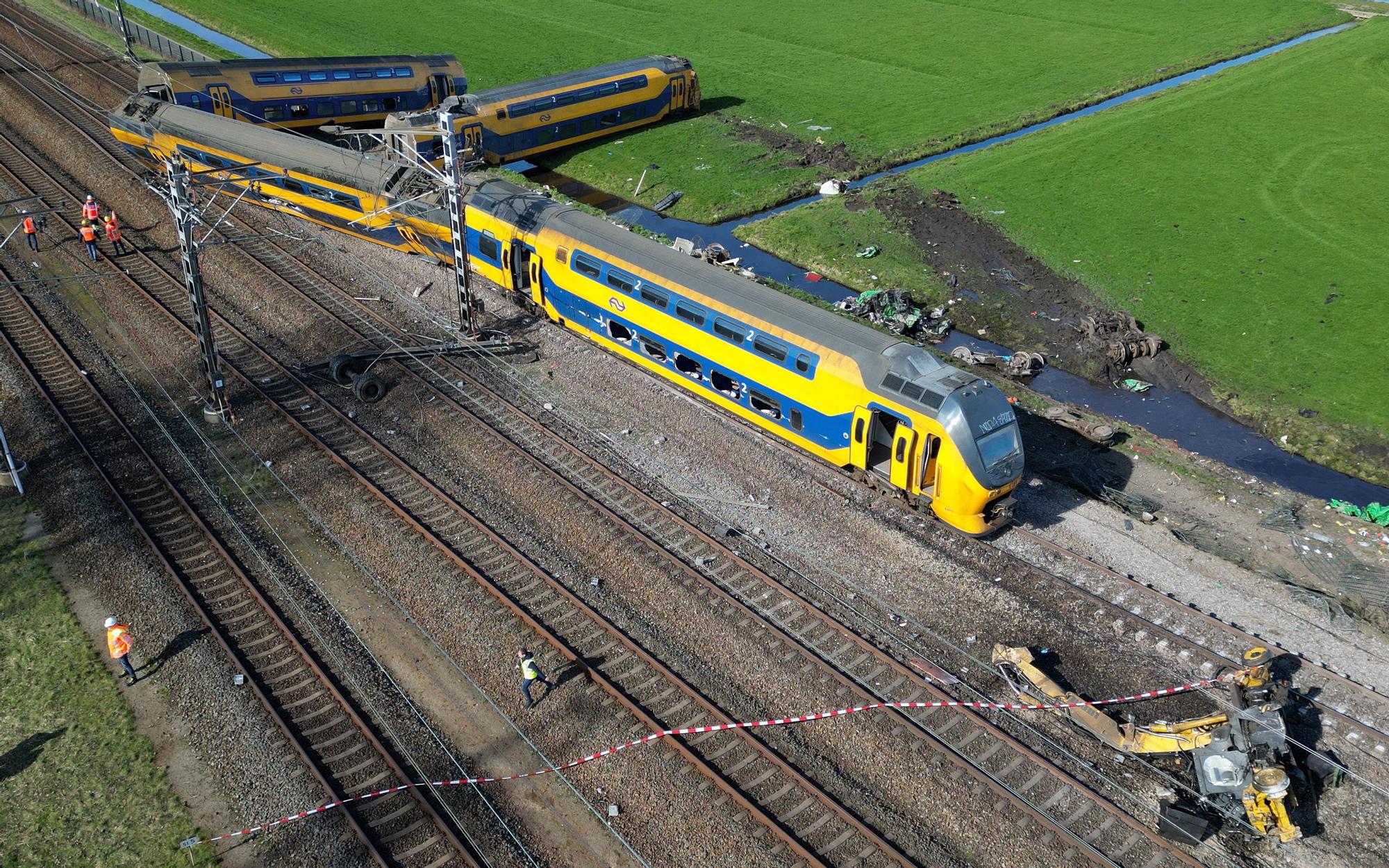 El descarrilament d'un tren a Països Baixos, en imatges