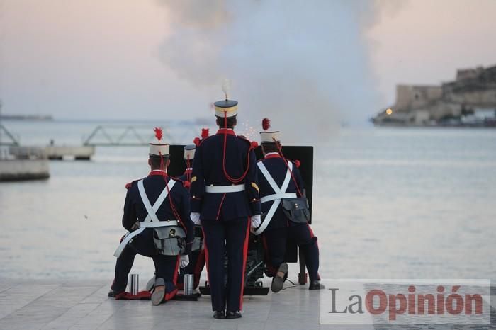 Arriado Solemne de Bandera en el puerto de Cartagena