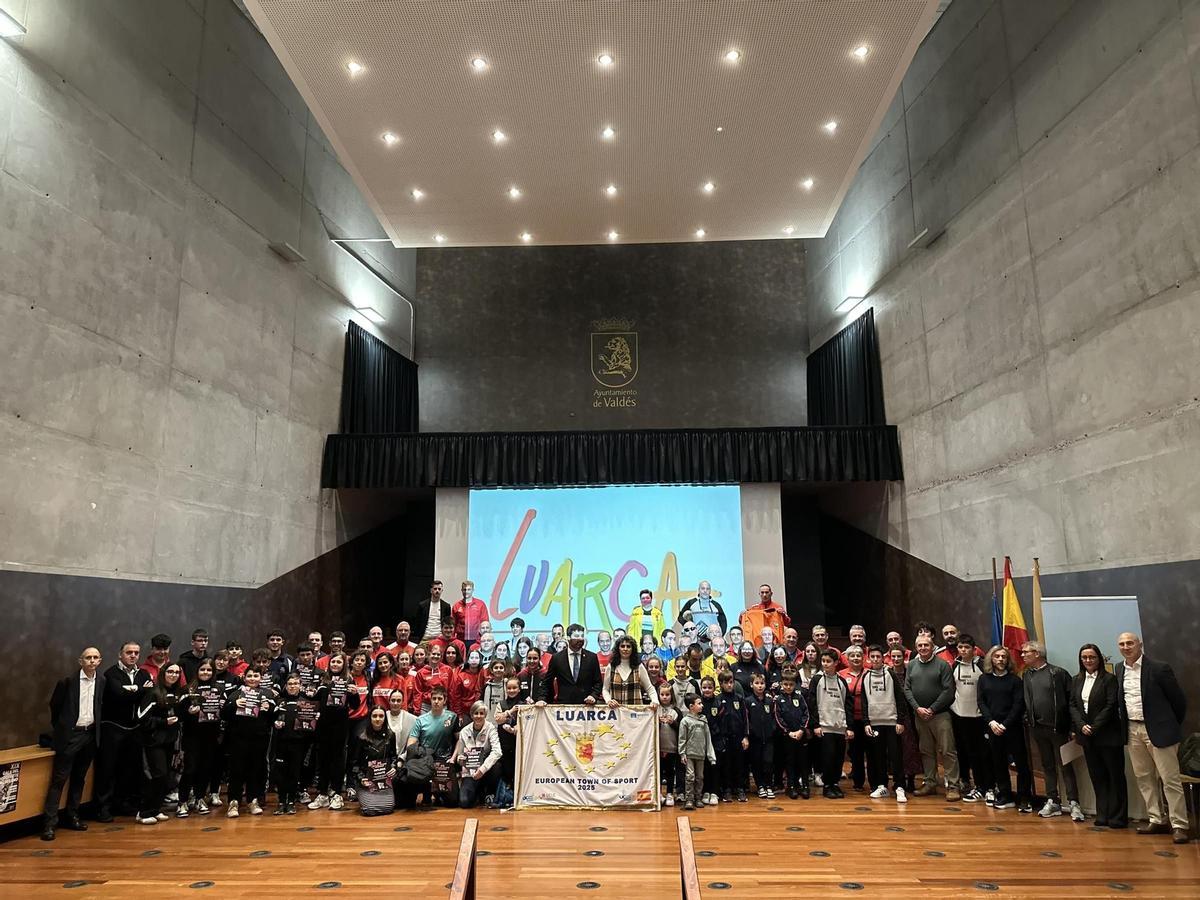 Foto de familia de la gala del deporte valdesano del año pasado.