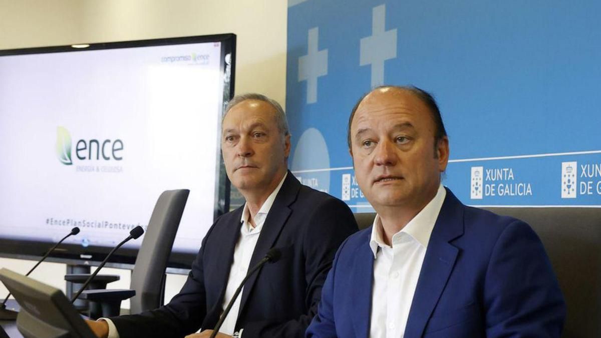 Agustín Reguera y Antonio Casal, ayer, en la Xunta. | G. Santos