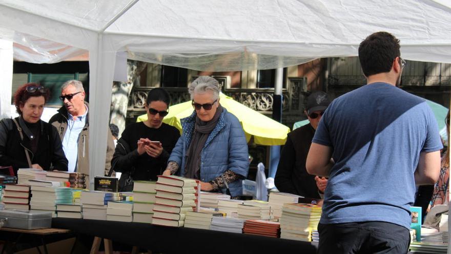 La jornada festiva de Sant Jordi a Figueres.