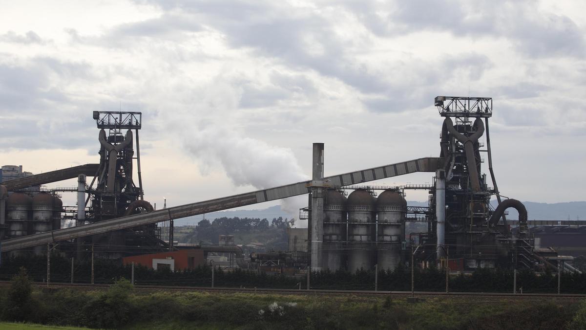 ArcelorMittal para el horno alto «B» de Gijón durante meses al tener que vaciarlo