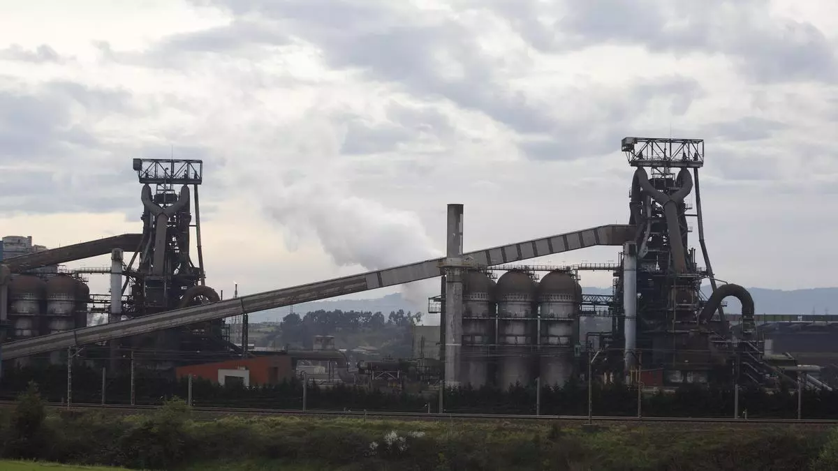 Los problemas de Arcelor y Windar deprimen la producción industrial en Asturias, segunda región donde más cae
