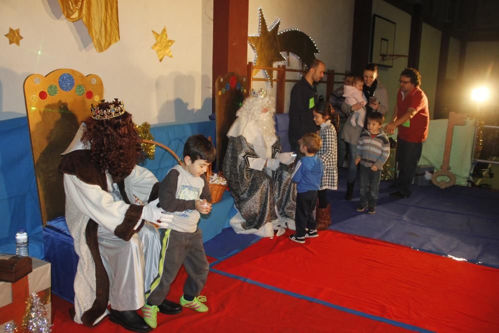 Los Reyes Magos ya aparecen por Domaio