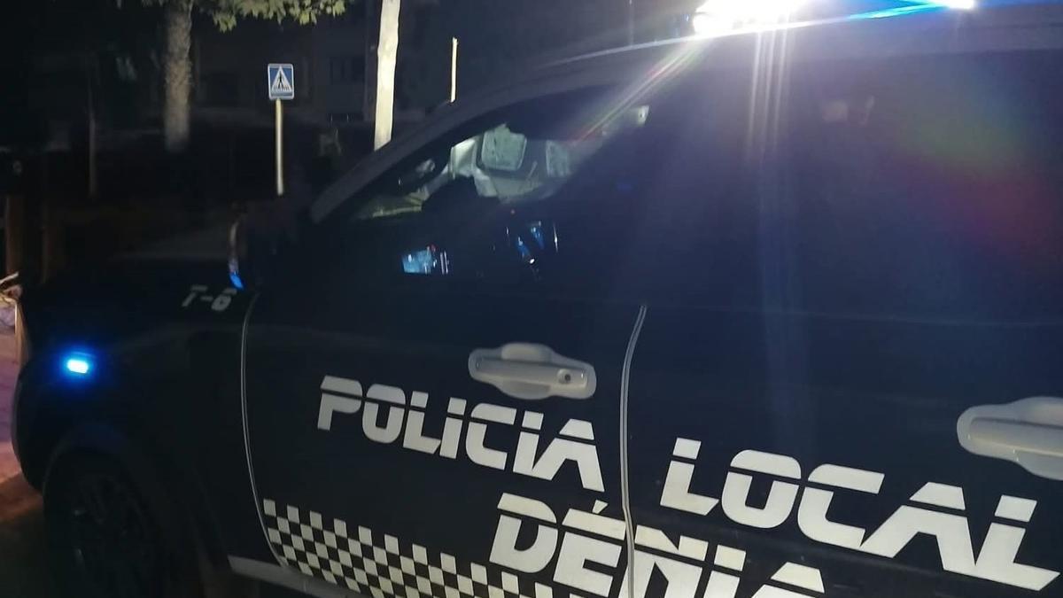 La patrulla de la Policía Local acudió rápidamente a la vivienda