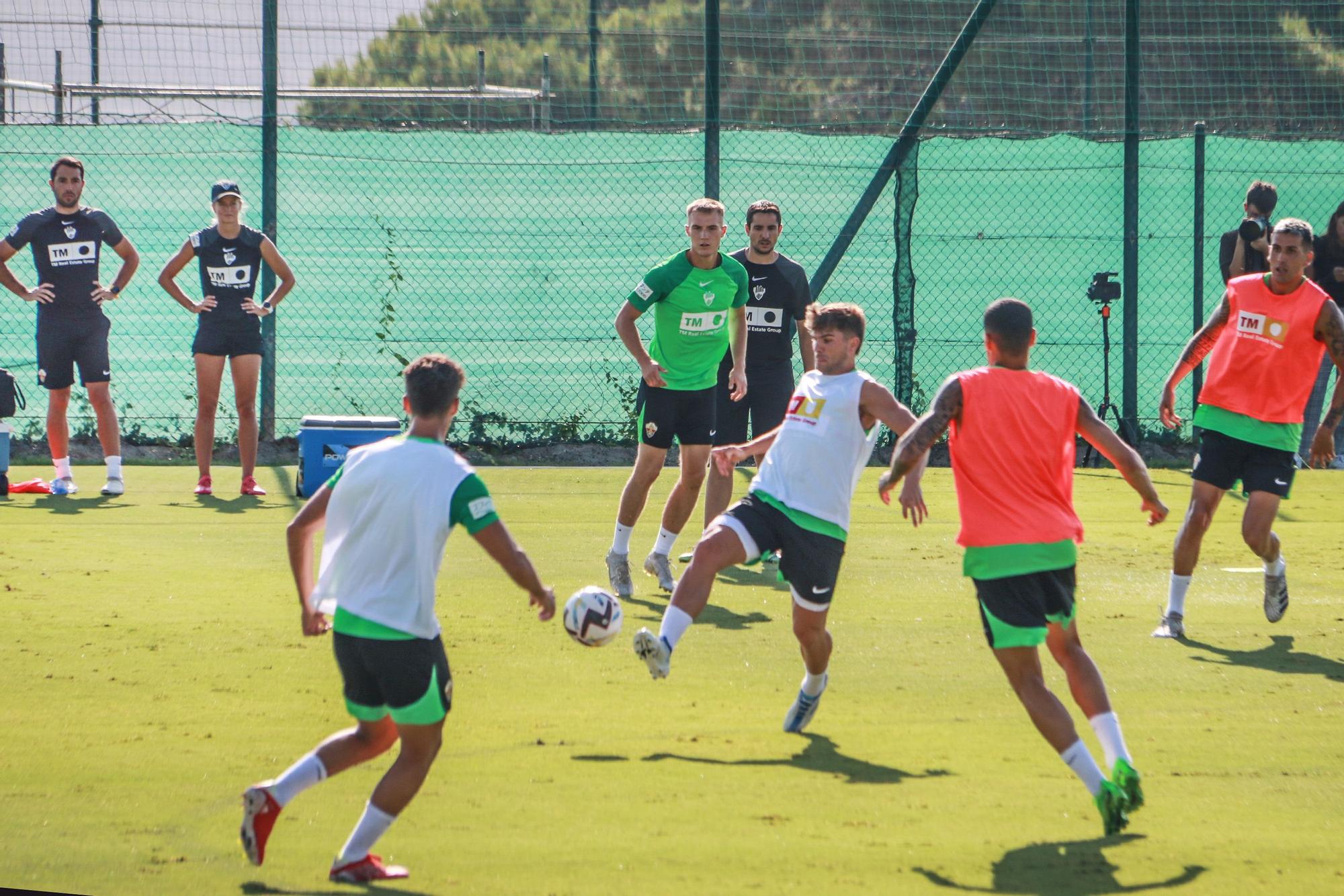 Entrenamiento del Elche CF en La Finca Golf Resort en Algorfa