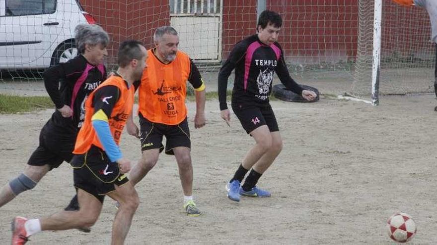 Una acción del Talleres Veiga-Templo/Independiente. // Santos Álvarez