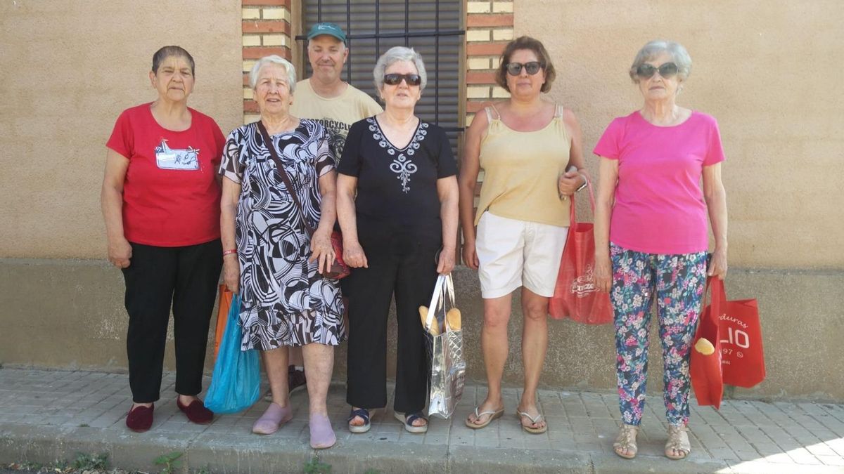 Vecinos del pequeño pueblo de Prado se suman al parón.