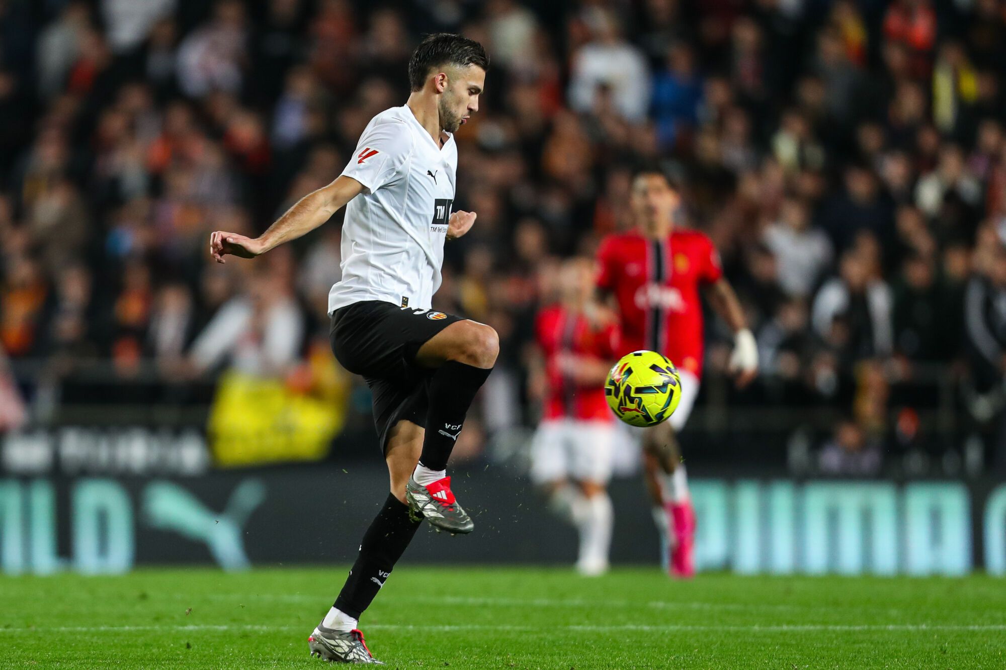 Jose Copete of Valencia CF in action during the Spanish league, La Liga EA Sports, football match played between Valencia CF and RCD Mallorca at Mestalla stadium on December 19, 2025, in Valencia, Spain. AFP7 19/12/2025 ONLY FOR USE IN SPAIN. Ivan Terron / AFP7 / Europa Press;2025;SOCCER;SPORT;ZSOCCER;ZSPORT;Valencia CF V RCD Mallorca - La Liga EA Sport;