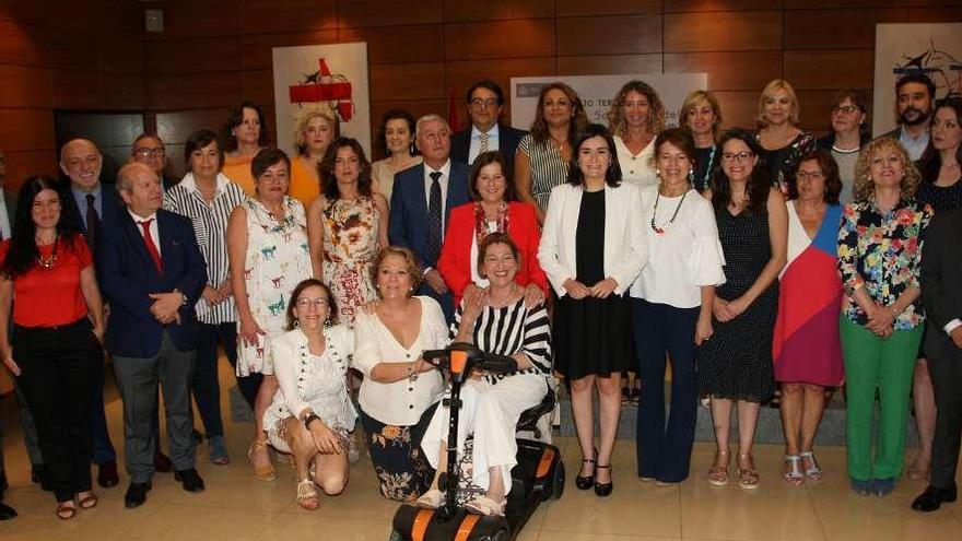 La consejera Pilar Varela, segunda por la derecha en la fila de atrás, en la fotografía de familia tomada tras el Consejo Territorial de Servicios Sociales con la ministra Carmen Montón, sexta por la derecha en la primera fila.