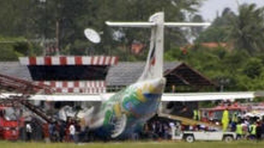 Muere el piloto de un avión que chocó contra una torre de control