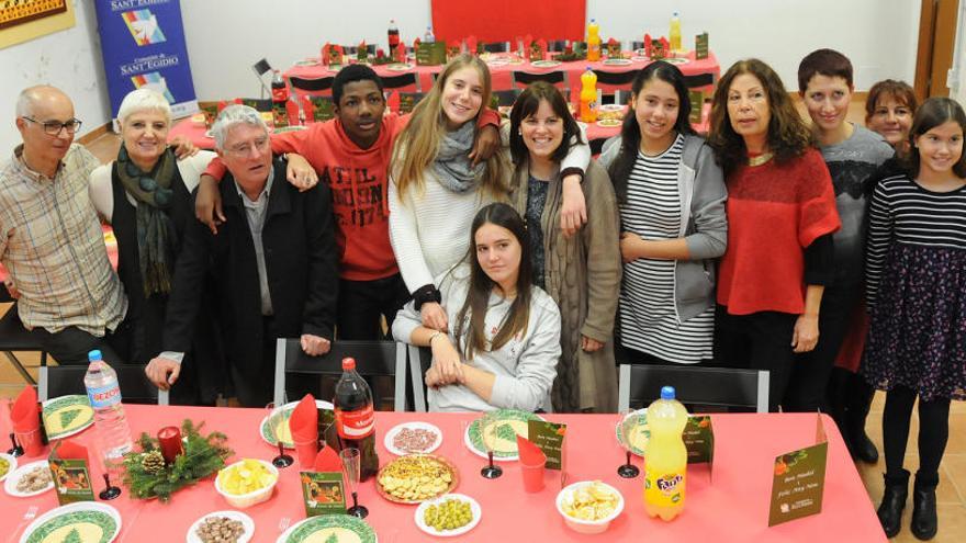 El dinar de Nadal de Sant Egidi congrega més de 400 persones sense recursos a Manresa