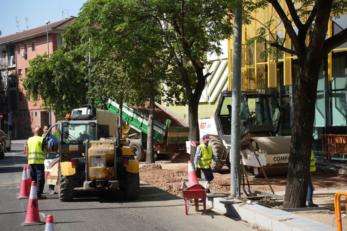 Córdoba. 10:15 horas.- El alcalde de Córdoba, José María Bellido y el consejero en funciones de Justicia, Administración Local y Función Pública, José Antonio Nieto, visitan las obras ejecutadas con cargo al PFEA. En la calle Poeta Emilio prados.
