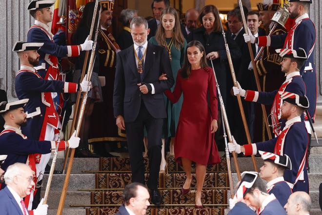 La Familia Real saliendo del Congreso de los Diputados tras el acto de apertura de la XV Legislatura.