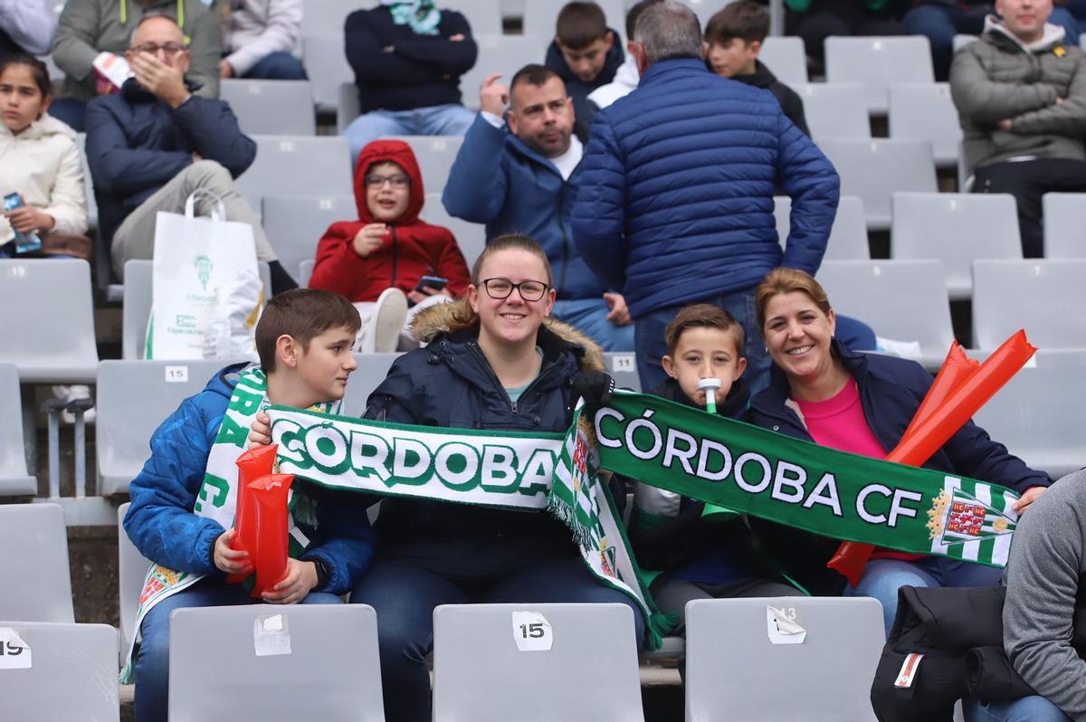 Córdoba CF-Melilla: las imágenes de la afición en El Arcángel