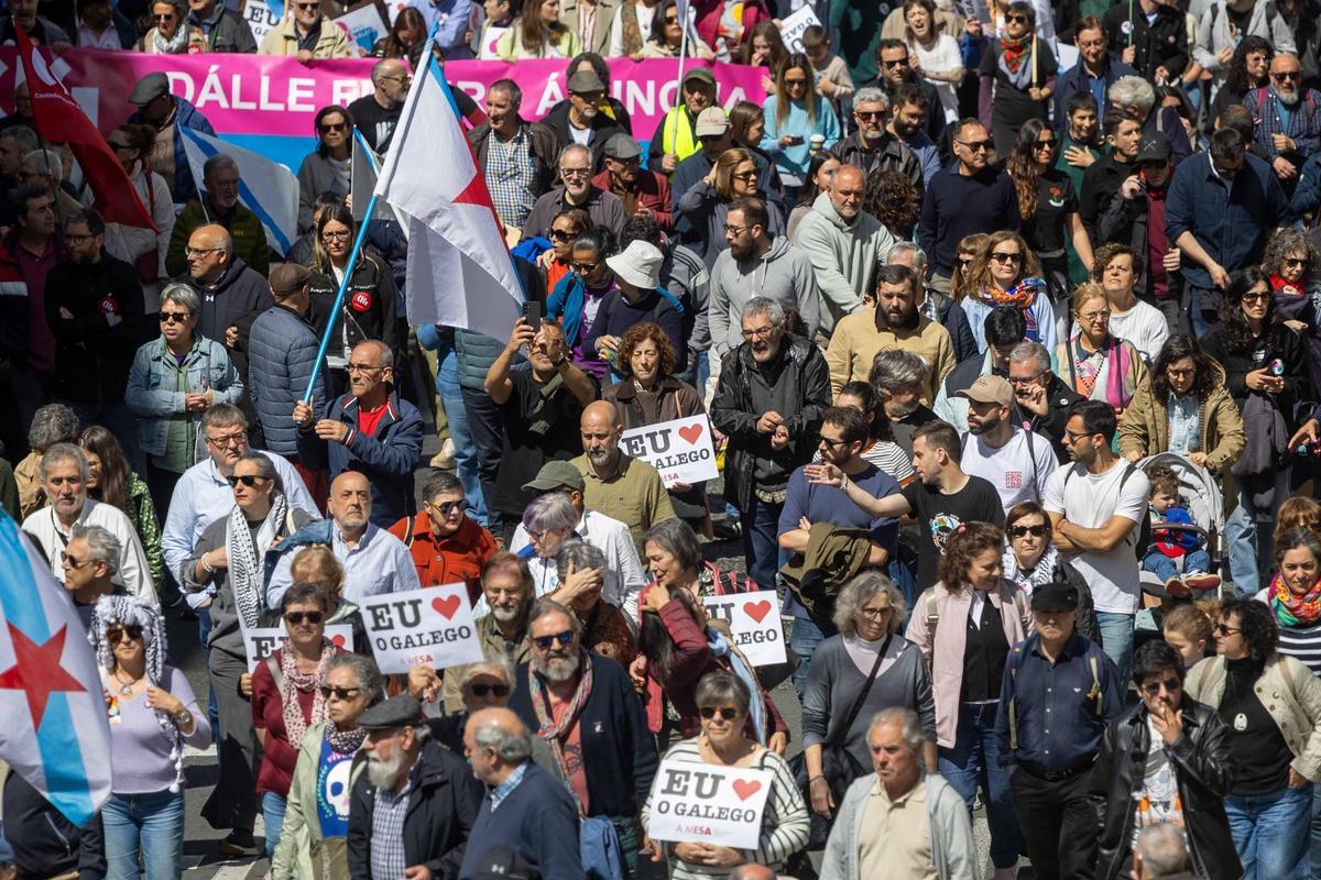 O galego inunda Santiago nun 17 de maio de reivindicación e festa: "Begoña Caamaño tería estado aquí con nós"
