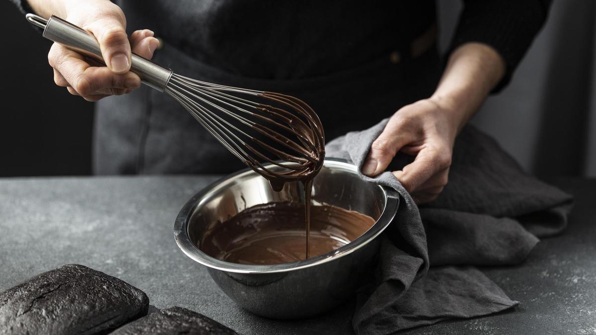 La deliciosa receta de mousse de chocolate con solo dos ingredientes: uno de ellos es el agua del bote de los garbanzos