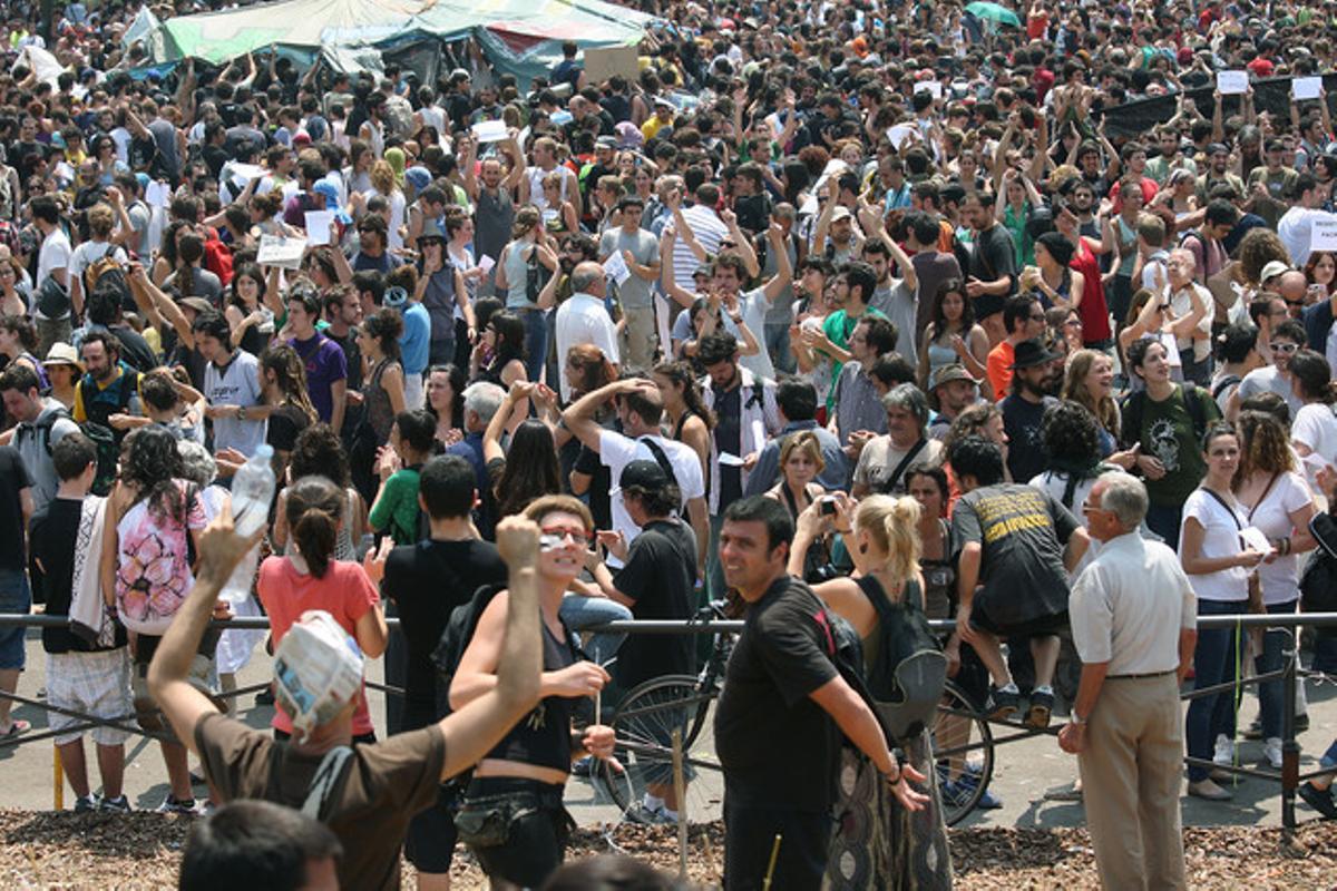 El desalojo de plaça Catalunya, visto por Guillermo Moliner.