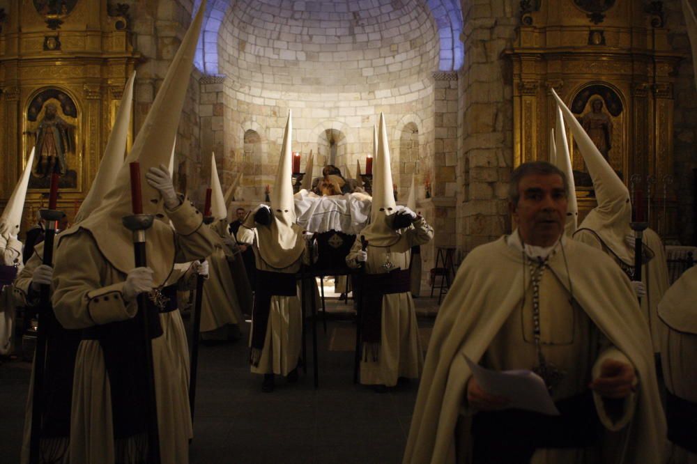 Procesión de Jesús Yacente