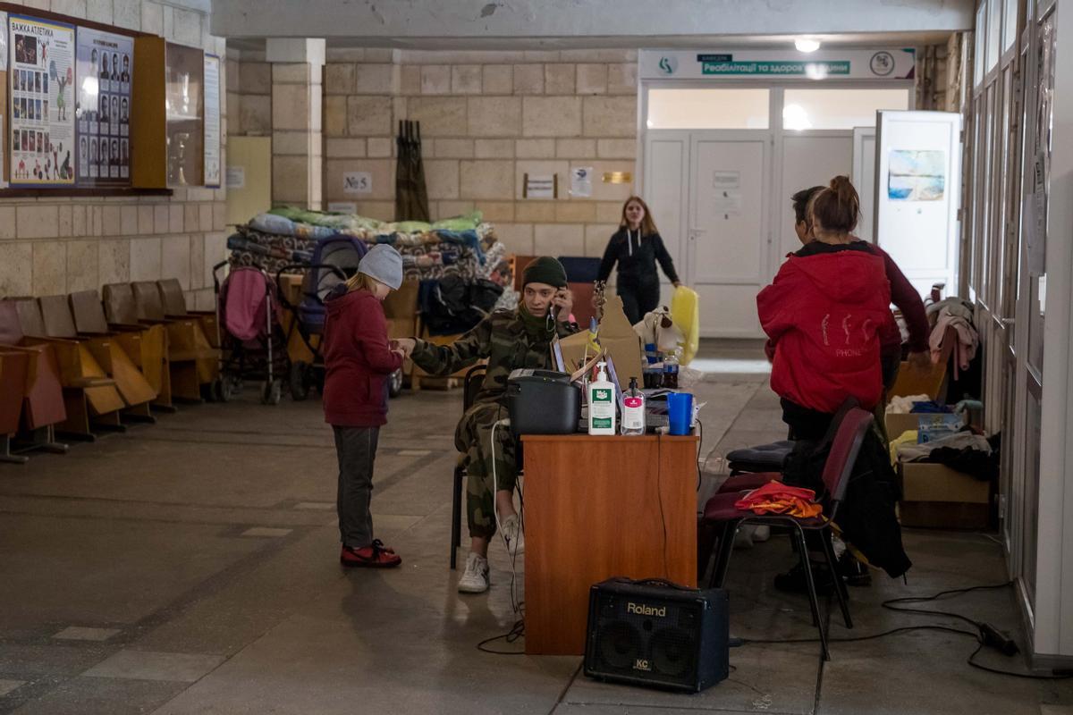 Refugio para personas desplazadas en la ciudad ucraniana de Lviv, donde proporciona su comida la ONG World Central Kitchen.