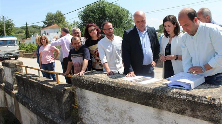 Comienza la obra del nuevo puente sobre el río Cabra