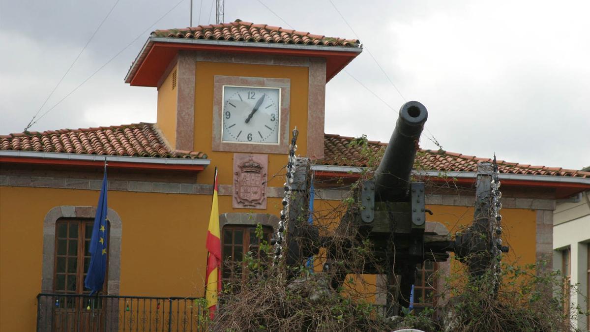 Edificio del Ayuntamiento de Parres.