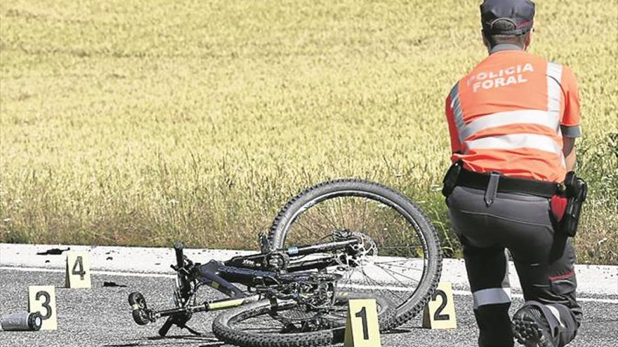 Tres ciclistas fallecidos en Navarra y otro herido por una grúa en Valencia