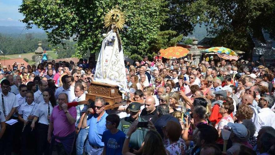 Un momento de la multitudinaria procesión de Amil el año pasado. // Gustavo Santos