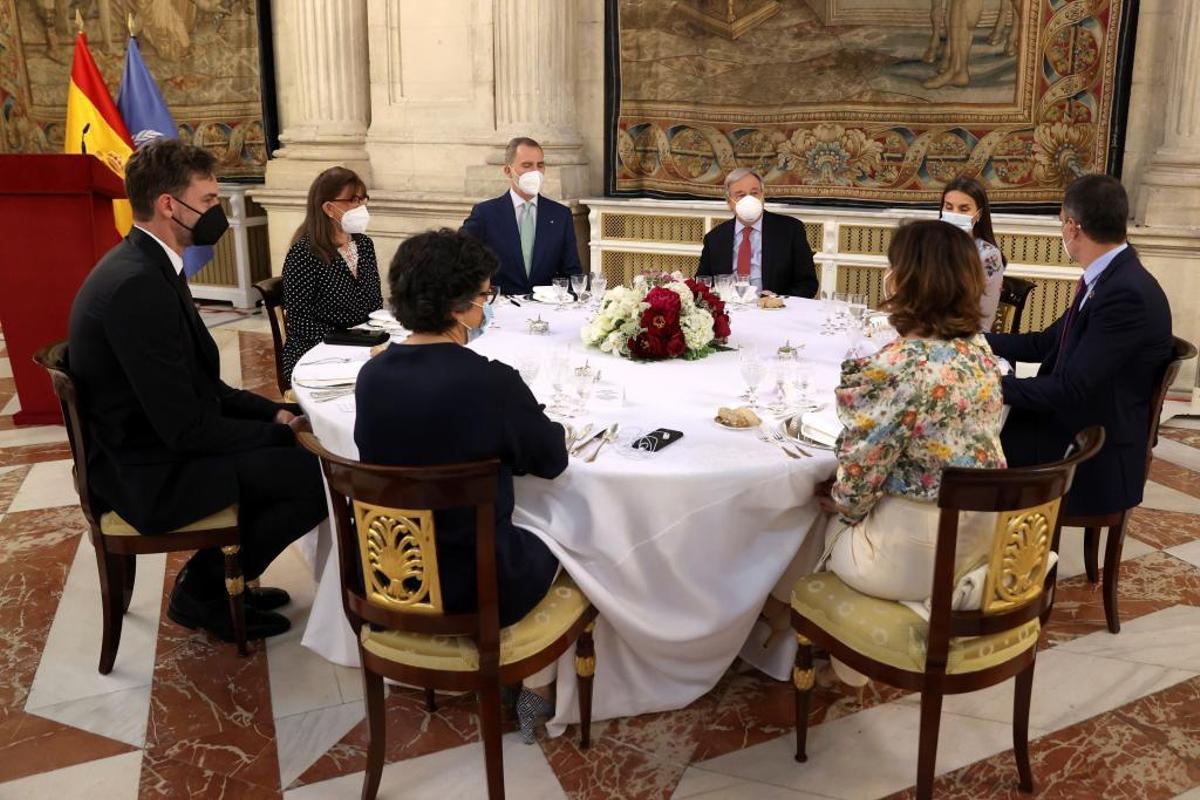 Pau estuvo en la mesa presidencial durante el almuerzo con los reyes