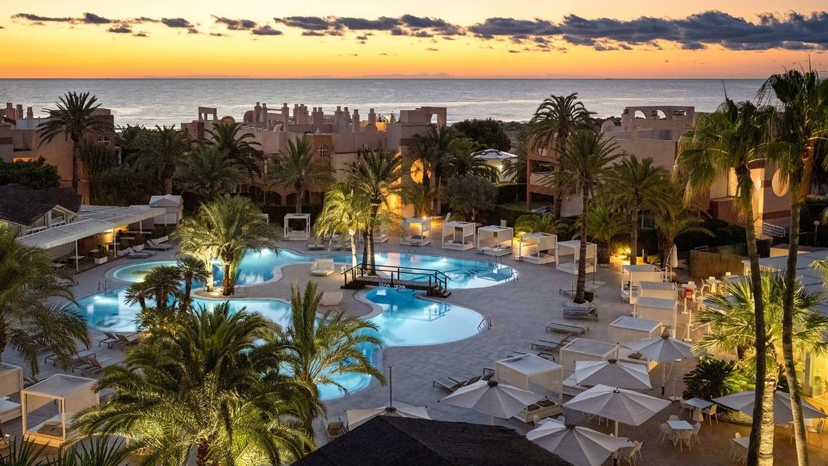 Oliva Nova Beach &amp; Golf Resort tiene acceso directo a la playa