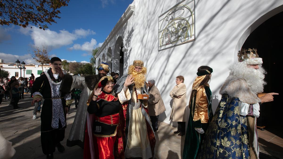 Los tres Reyes Magos llenan de magia Jesús