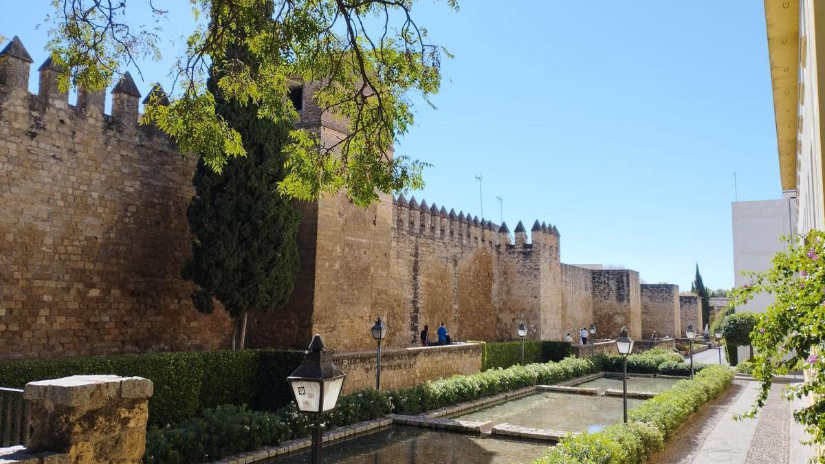 Cielo despejado en la calle Cairuán, en Córdoba.