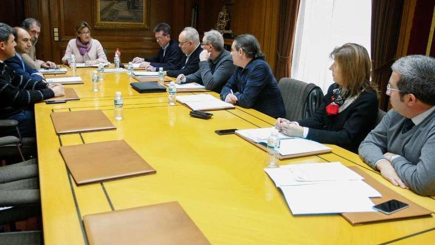 Reunión de la Mesa de Diálogo Social entre Diputación, sindicatos y empresarios.